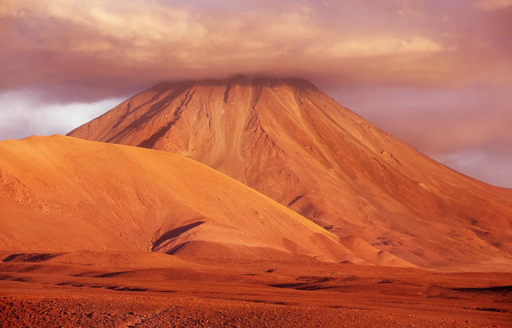 Vulkan Licancabur bei San Pedro de Atacama (Foto zVg)