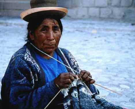 Sonntags wird gestrickt / Cuzco Peru